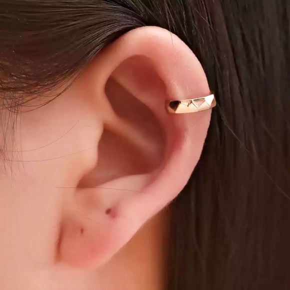 “Cindy” Multifaced Cuff Geometric NoPierce Earring - Picture 1 of 2
